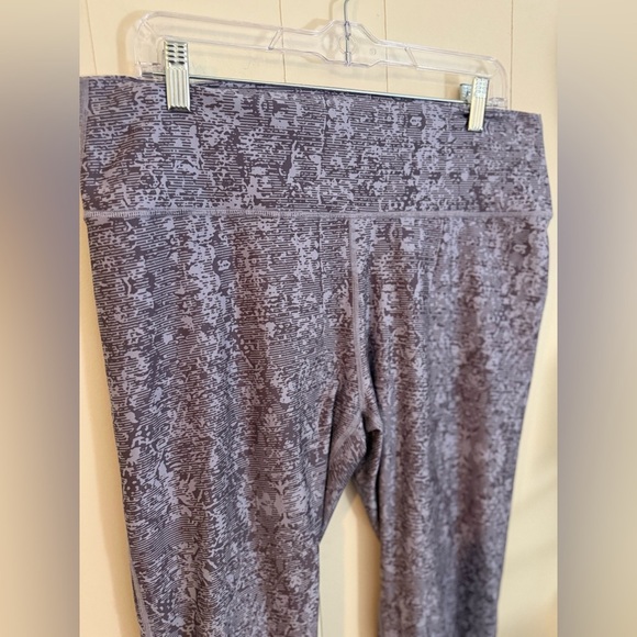 FABLETICS Define PowerHold Purple High Waisted 7/8 Leggings Size XXL - Picture 4 of 7